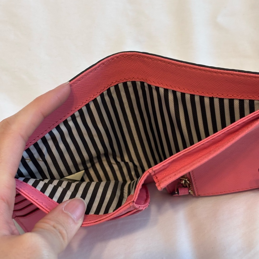 Kate Spade wallet - Picture 4 of 7